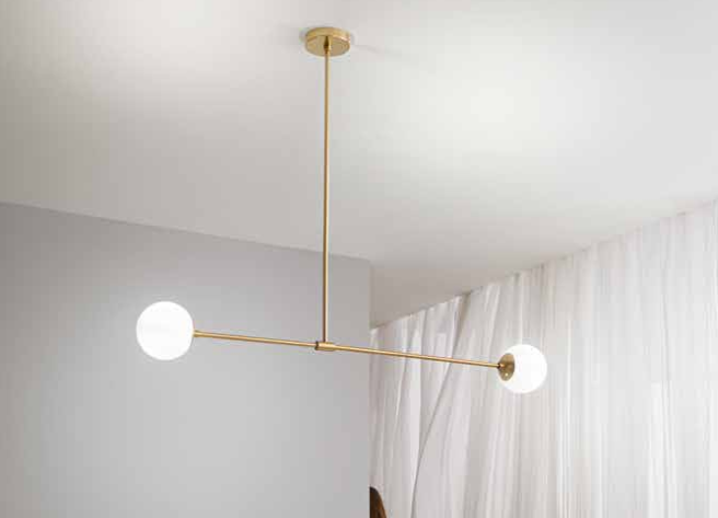 Sospensione in metallo oro satinato sfera vetro opale 2XE14 non incl. THEMYS Sospensione in metallo oro satinato sfera vetro opale 2XE14 non incl. THEMYS